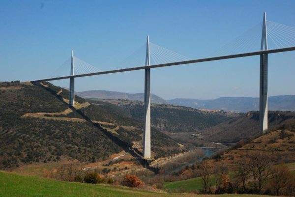 Vallée du Tarn - Viaduc de Millau (source : SMGS)